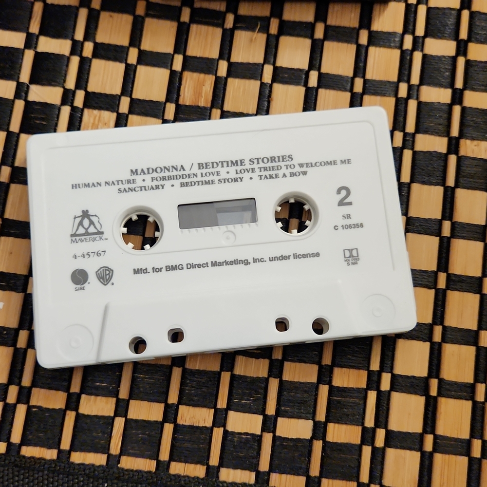 Madonna Bedtime Stories on tape. - Picture 4 of 5